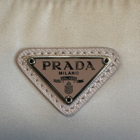 Prada Re-Edition 2000 Mini Shoulder Bag - Picture 6 of 10
